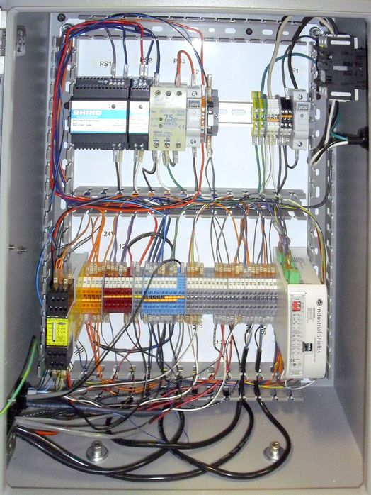 What Are Key Differences: Compact PLC vs Large DCS?