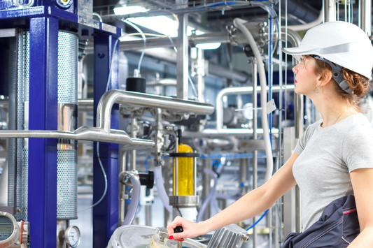 How Does the Honeywell Universal Transmitter Cut Plant Safety Risks?